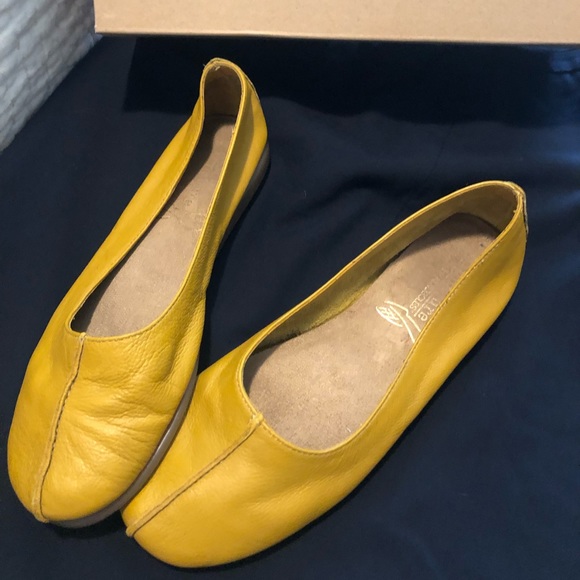 unstructured shoes meaning